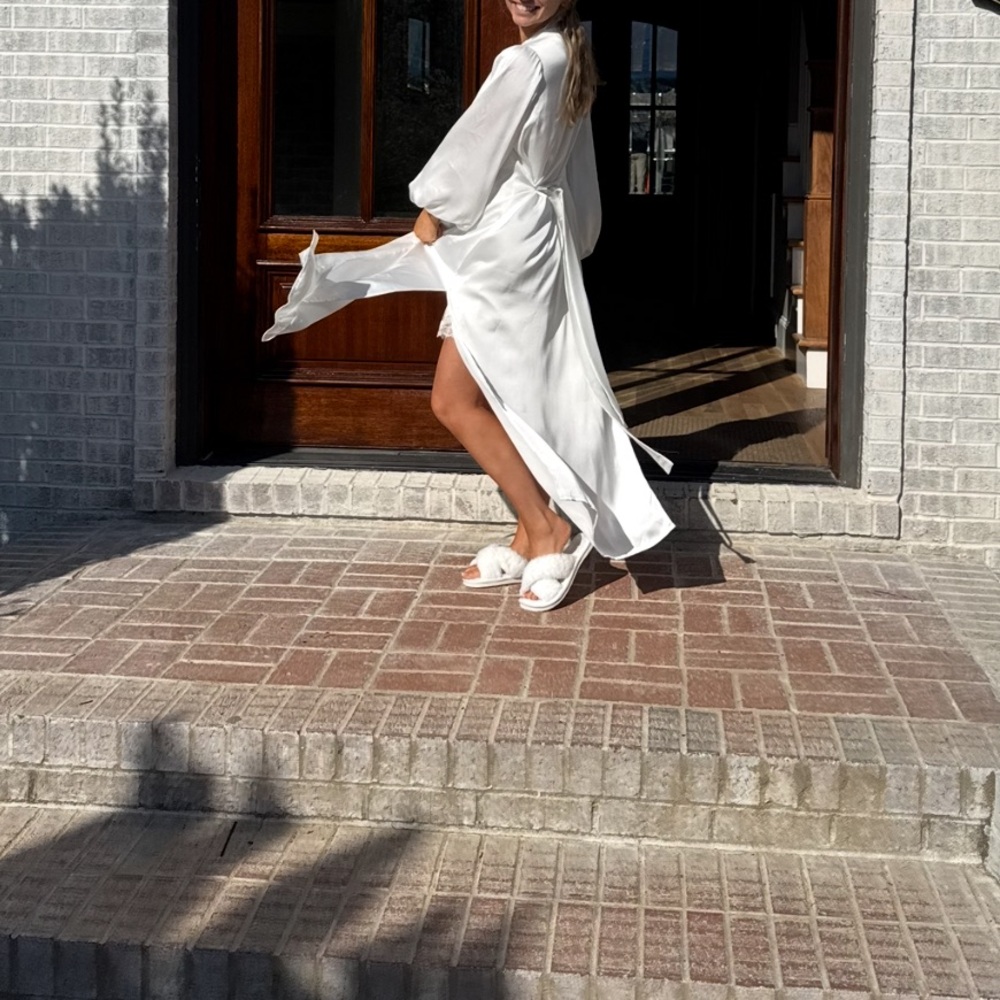 Chic White Robe - The Robe - Picture 3 of 9